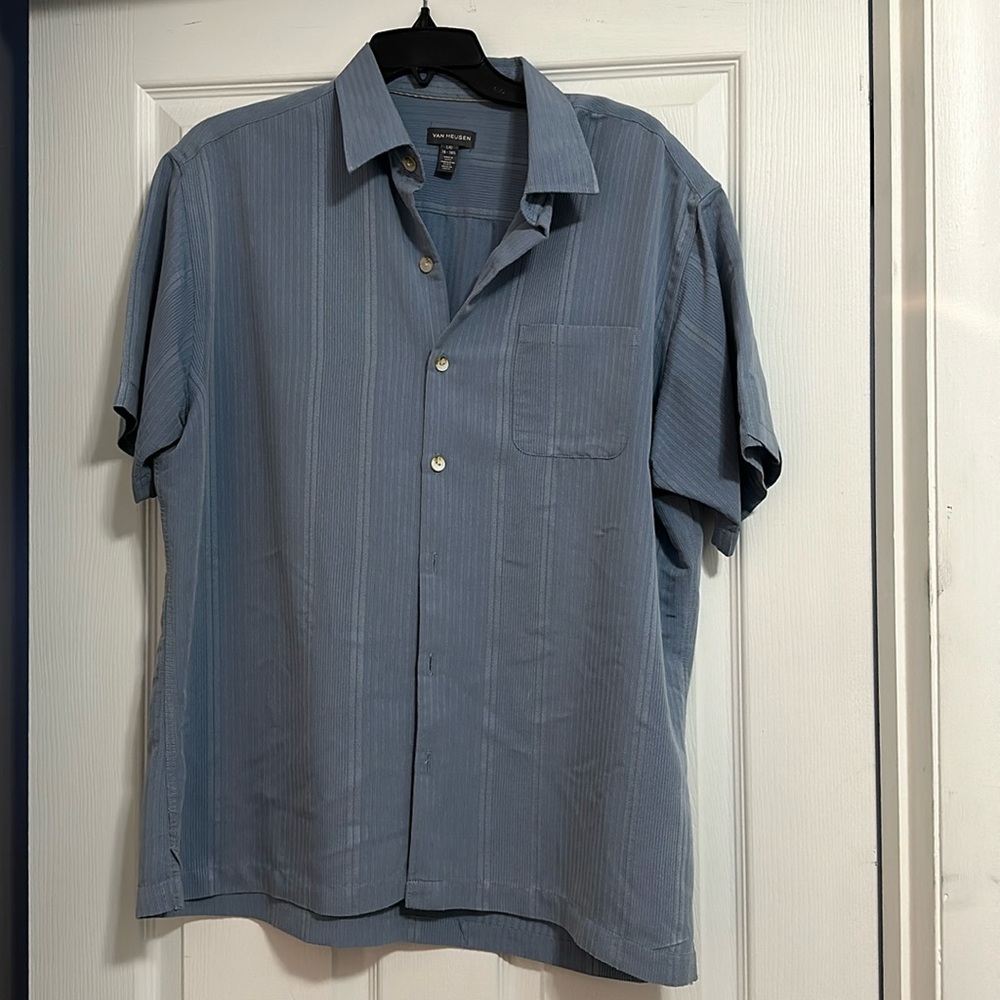 EUC Men's Blue Short Sleeve Button-Up Shirt